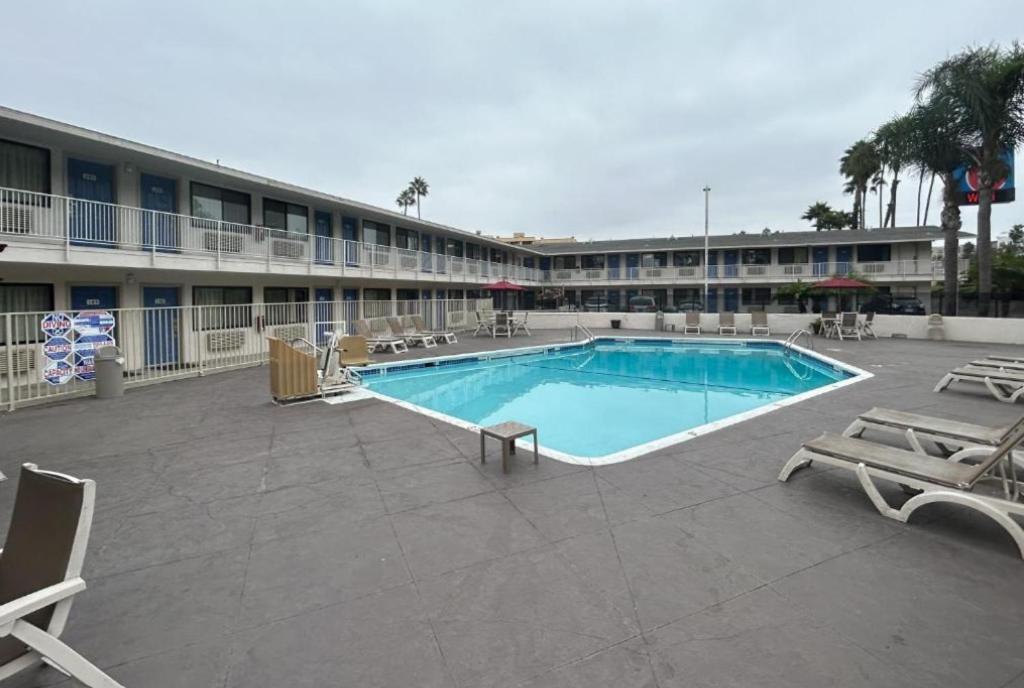 6 San Diego, Ca Circle Mission Valley 2*