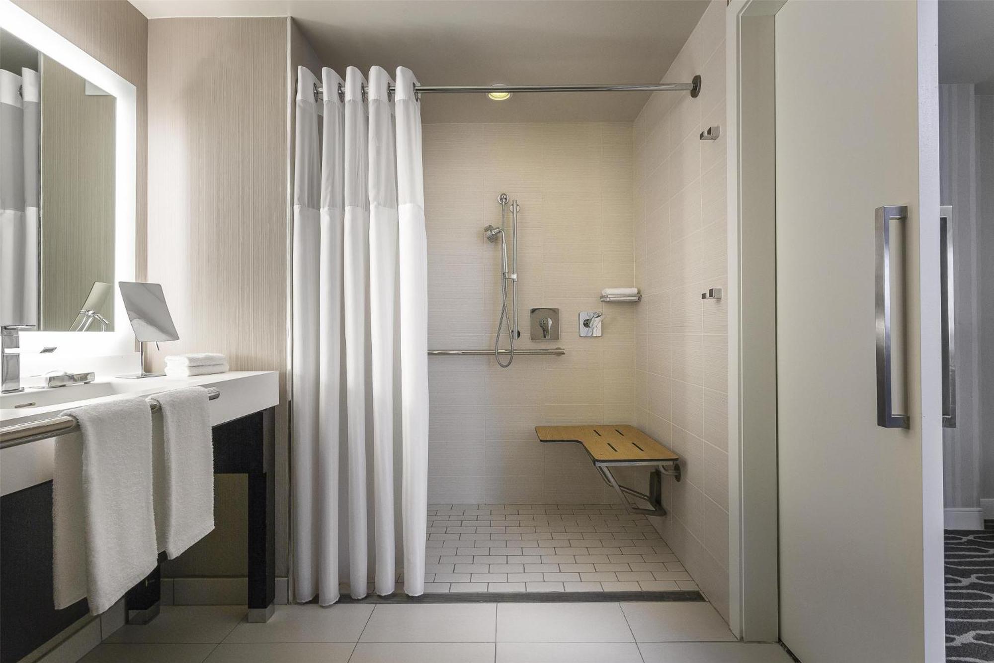 Manchester Grand Hyatt Hotel 4*