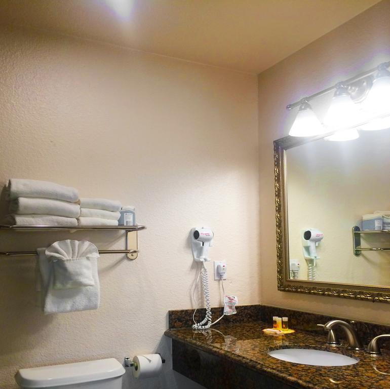 Days Harbor View Hotel