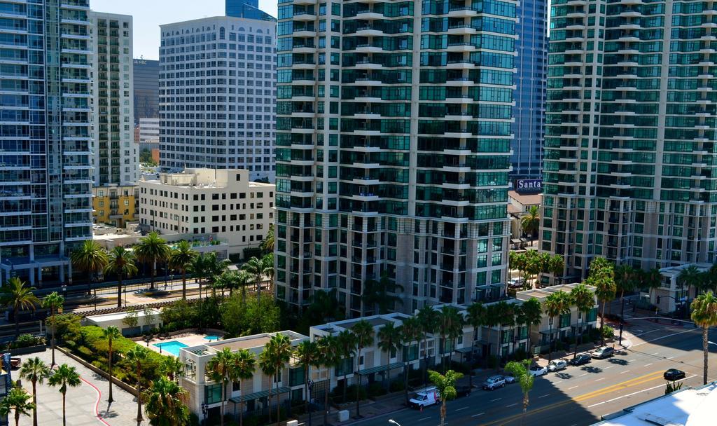 Wyndham Bayside Hotel 3*