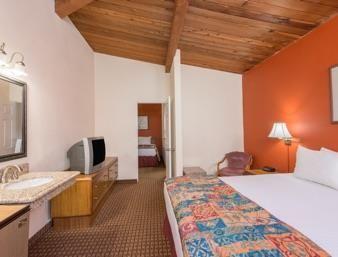Days Harbor View Hotel