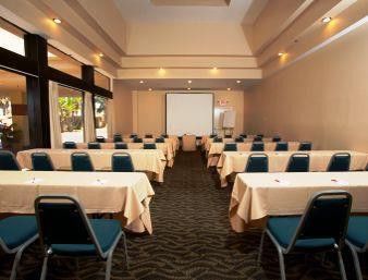 Hotel Ramada By Wyndham North & Conference Center 3*