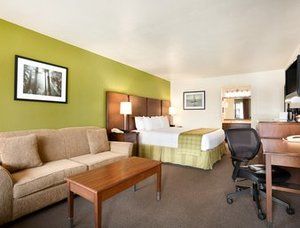 Ramada By Wyndham North & Conference Center 3*