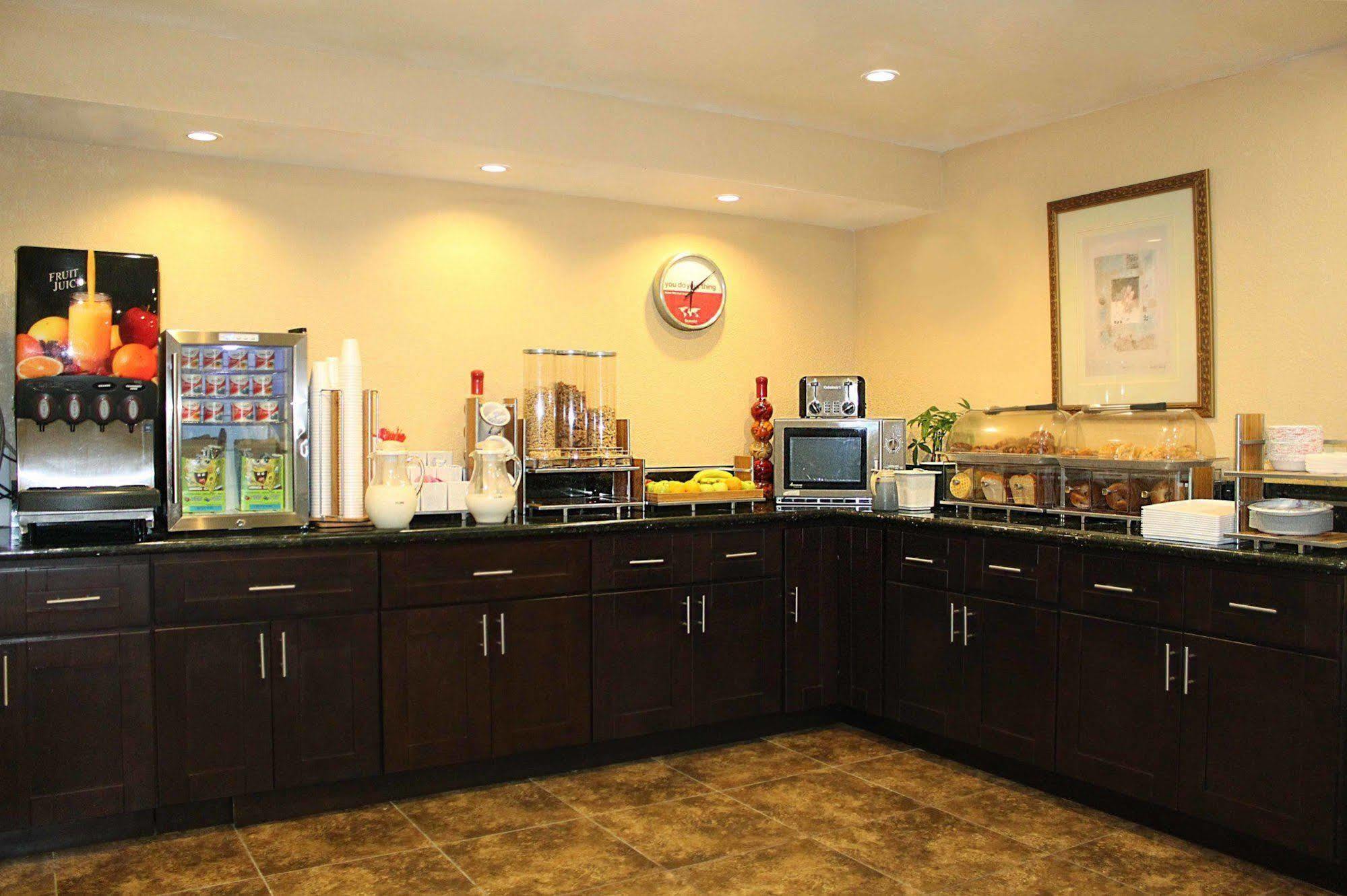 Ramada By Wyndham Near Seaworld / Mission Beach Hotel 2*