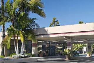 Hotel Ramada By Wyndham North & Conference Center