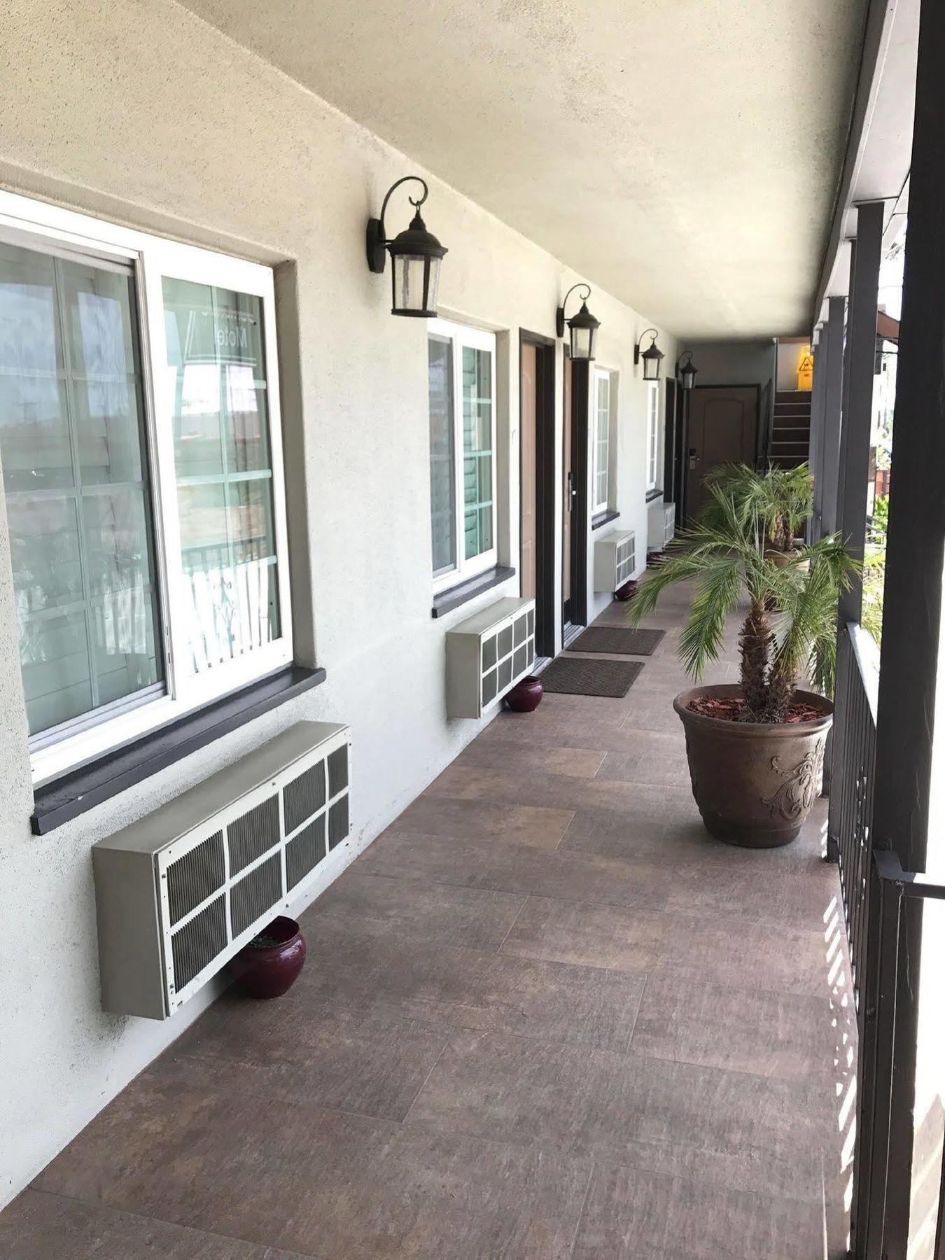 Berkshire Motor Motel 3*
