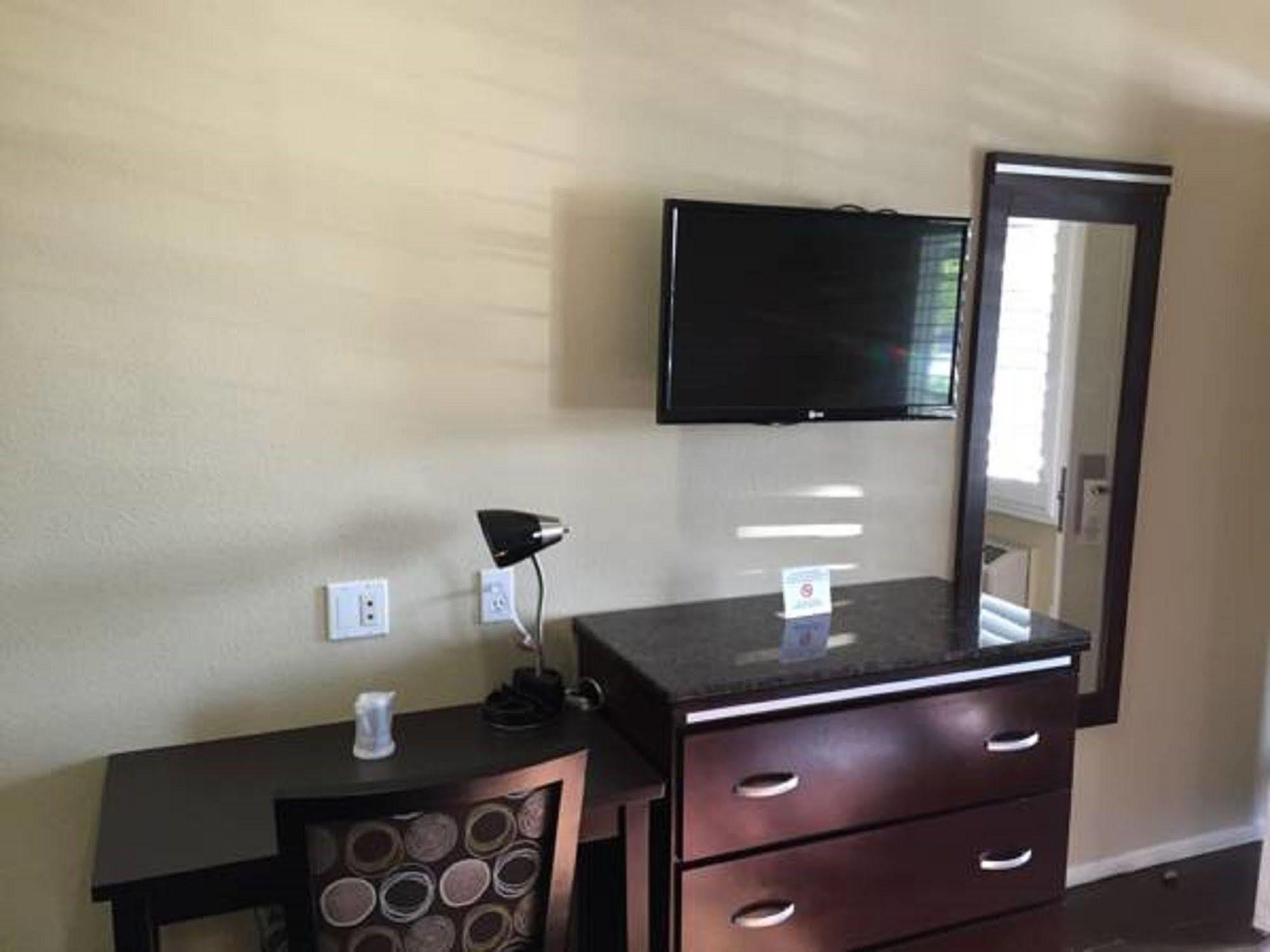 Berkshire Motor Motel 3*