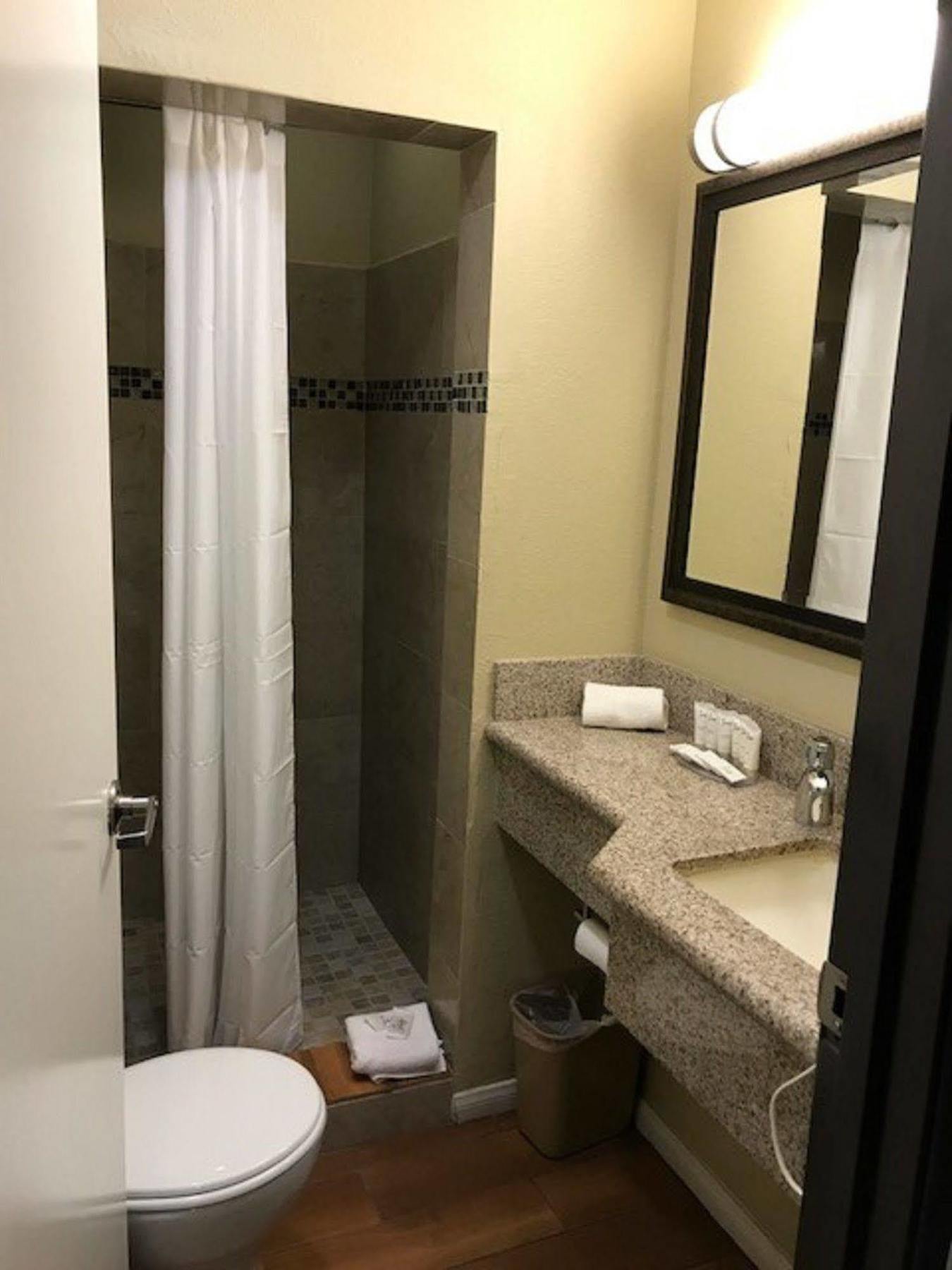 Berkshire Motor Motel 3*