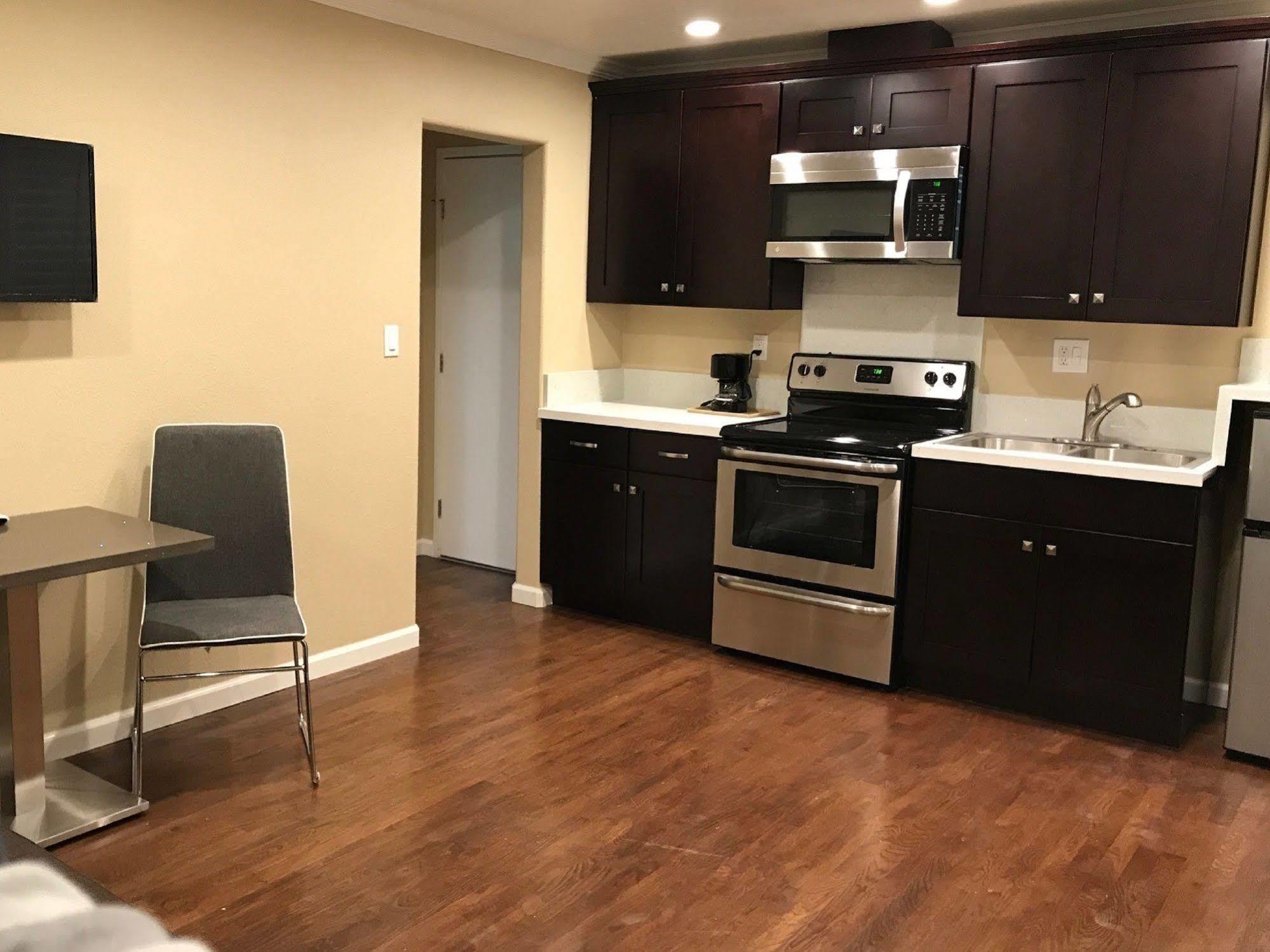 Berkshire Motor Motel 3*