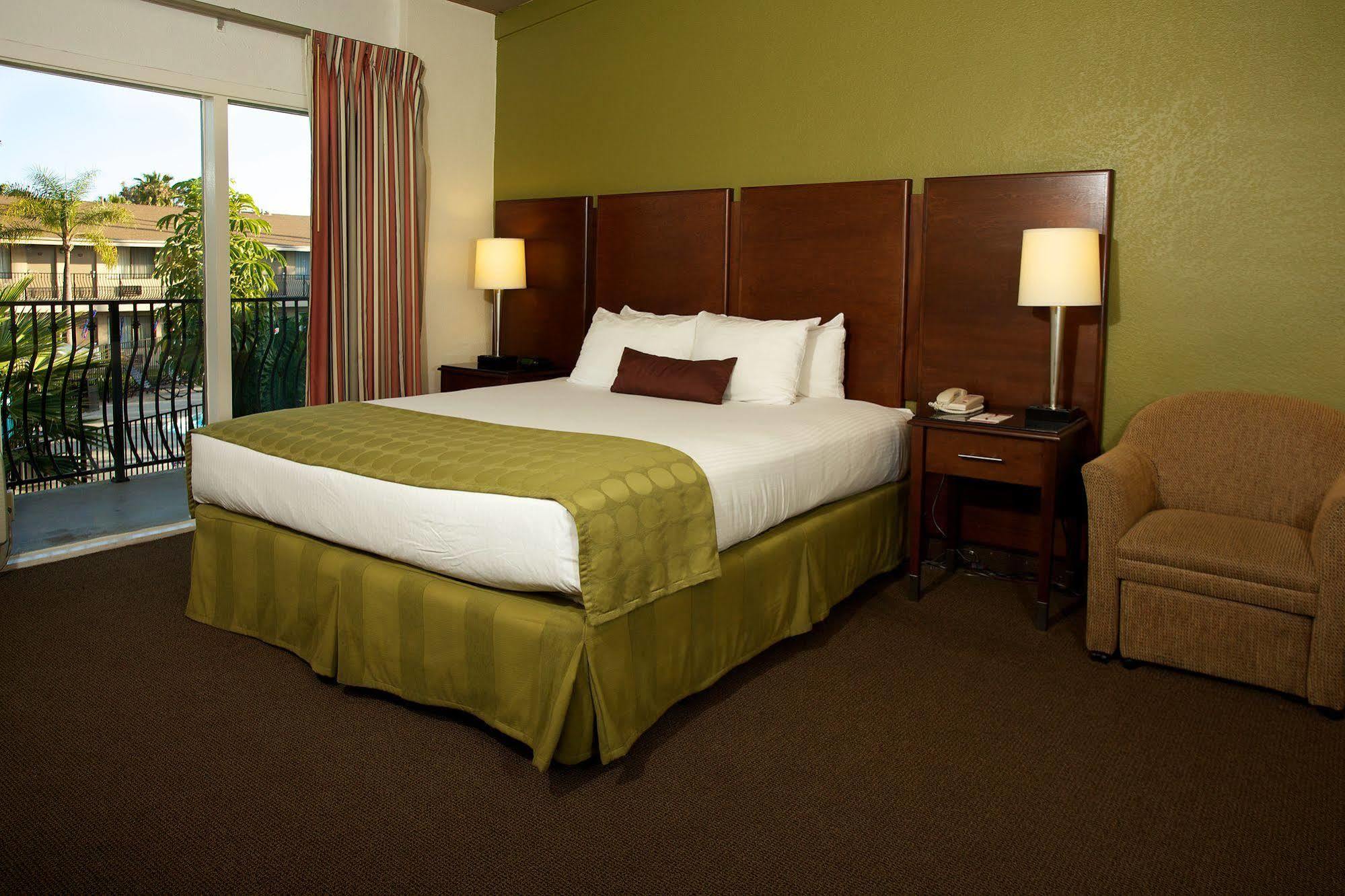 Hotel Ramada By Wyndham North & Conference Center San Diego