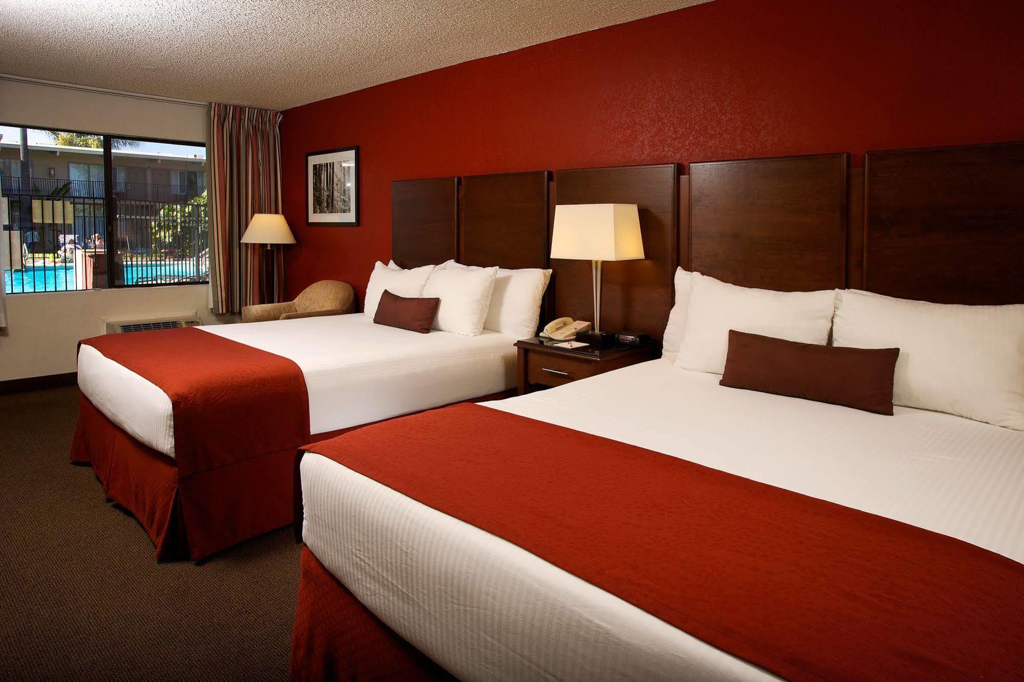 Ramada By Wyndham North & Conference Center Hotel 3*