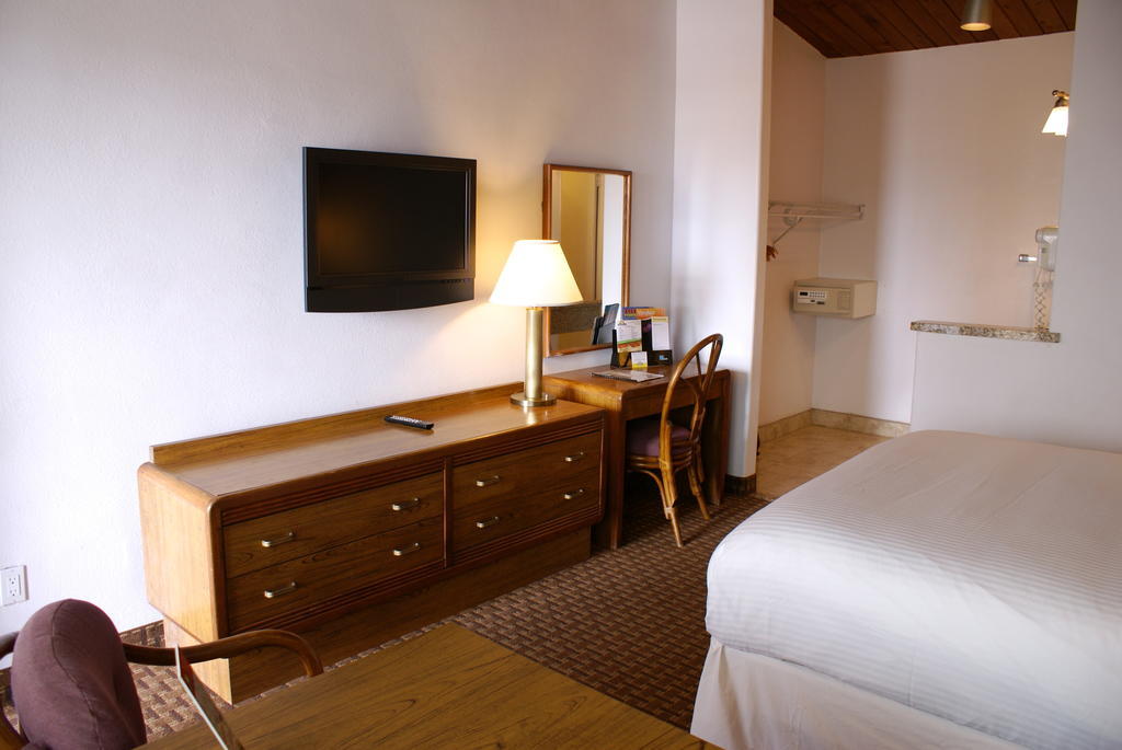 Days Harbor View Hotel 2*