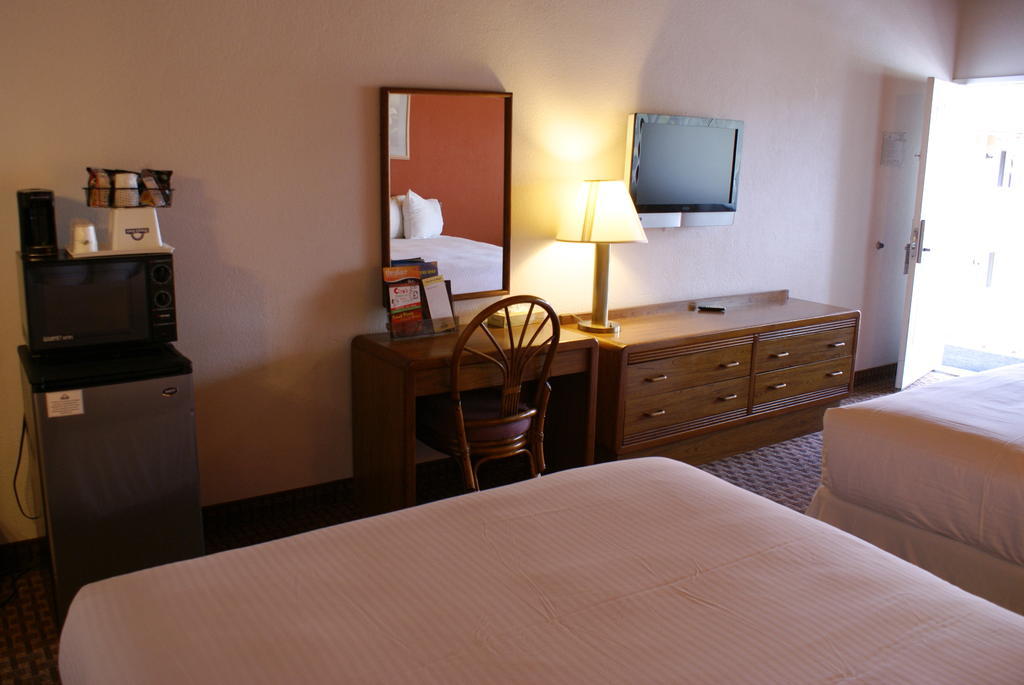 Days Harbor View Hotel