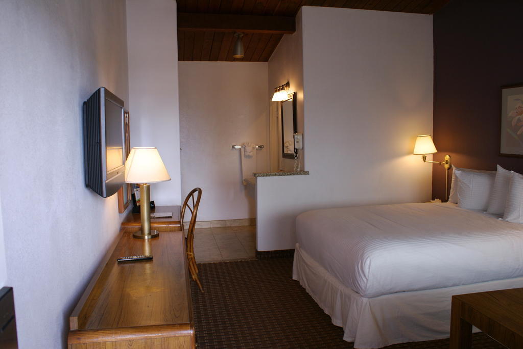 Days Harbor View Hotel 2*