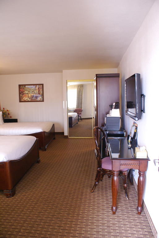 Days Harbor View Hotel 2*