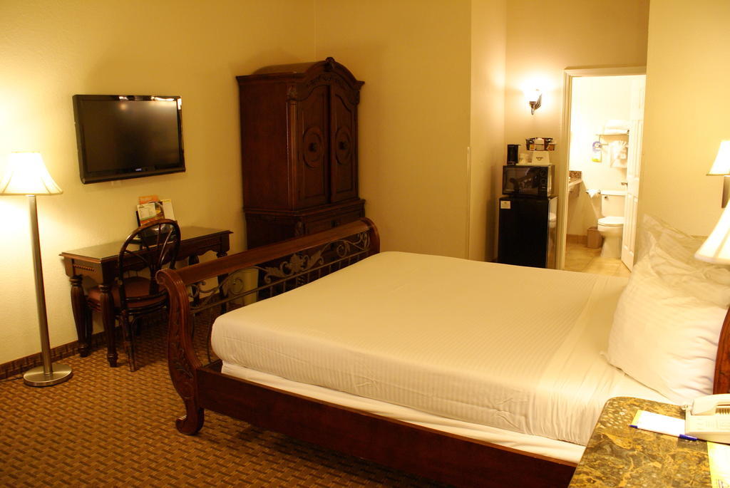 Days Harbor View Hotel