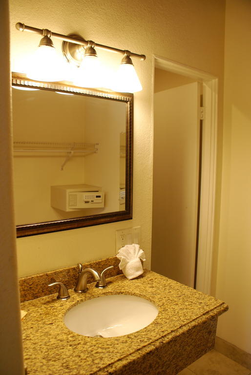 Days Harbor View Hotel 2*