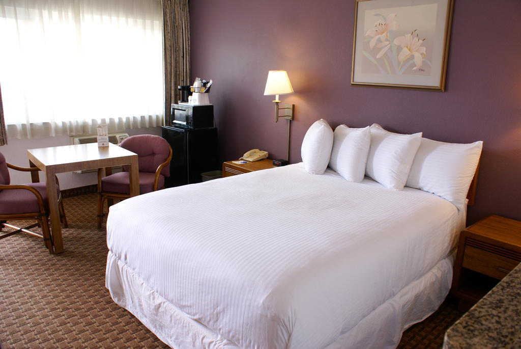 Days Harbor View Hotel
