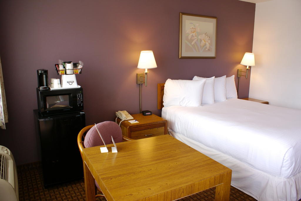 Days Harbor View Hotel 2*
