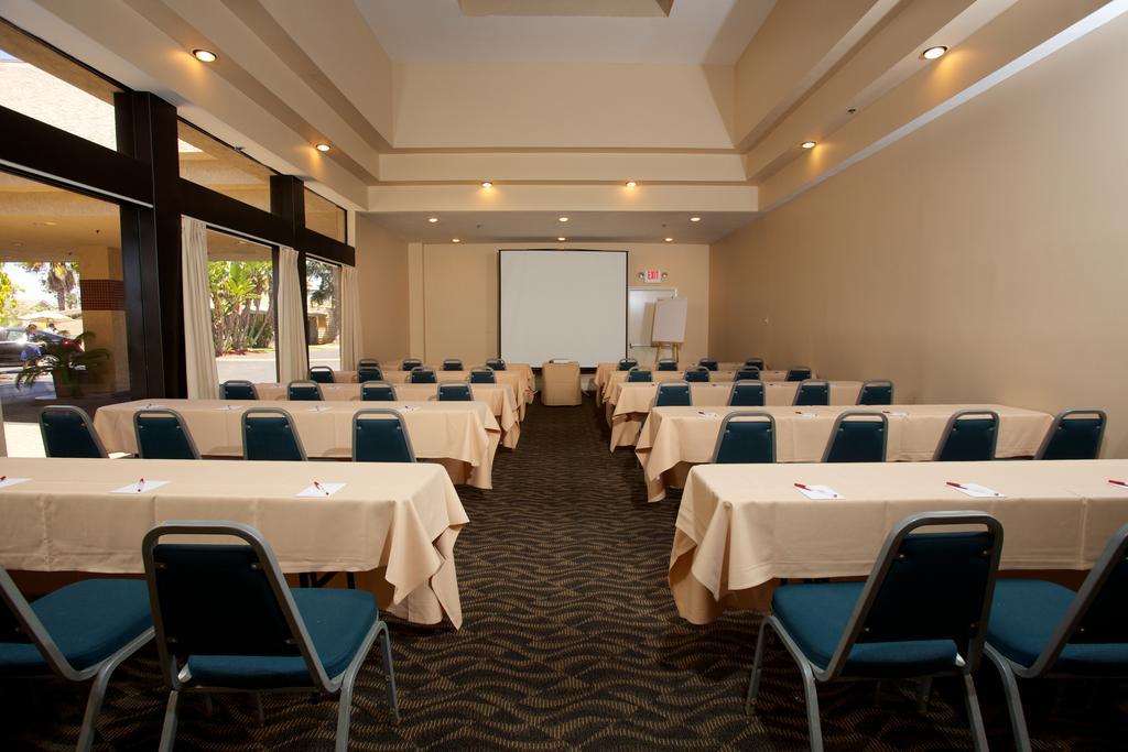 Ramada By Wyndham North & Conference Center Hotel 3*
