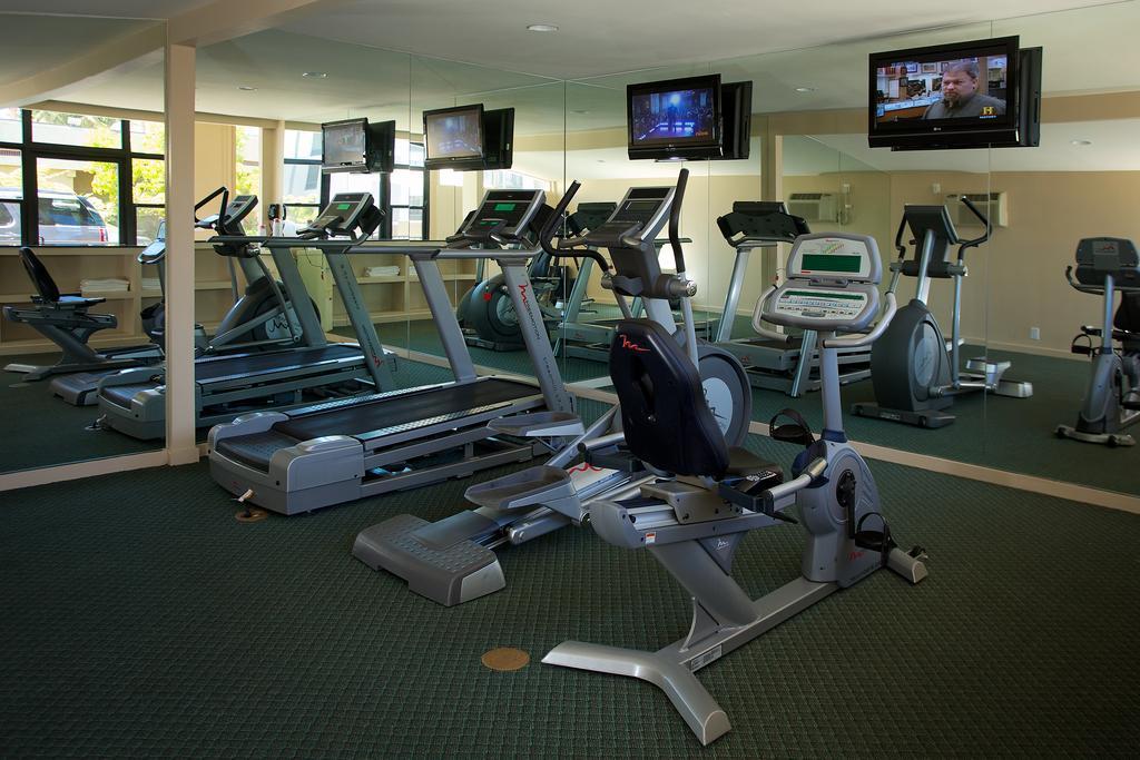 Hotel Ramada By Wyndham North & Conference Center