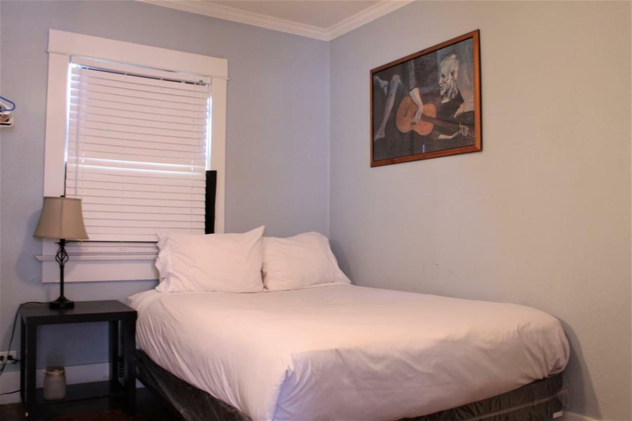 Comfortable 2 Bedroom 1 Bathroom House San Diego