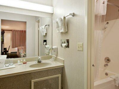 Ramada By Wyndham North & Conference Center Hotel