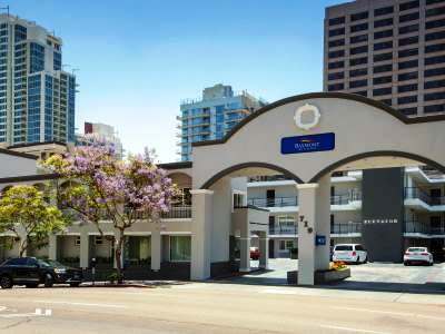 Baymont By Wyndham Downtown Motel
