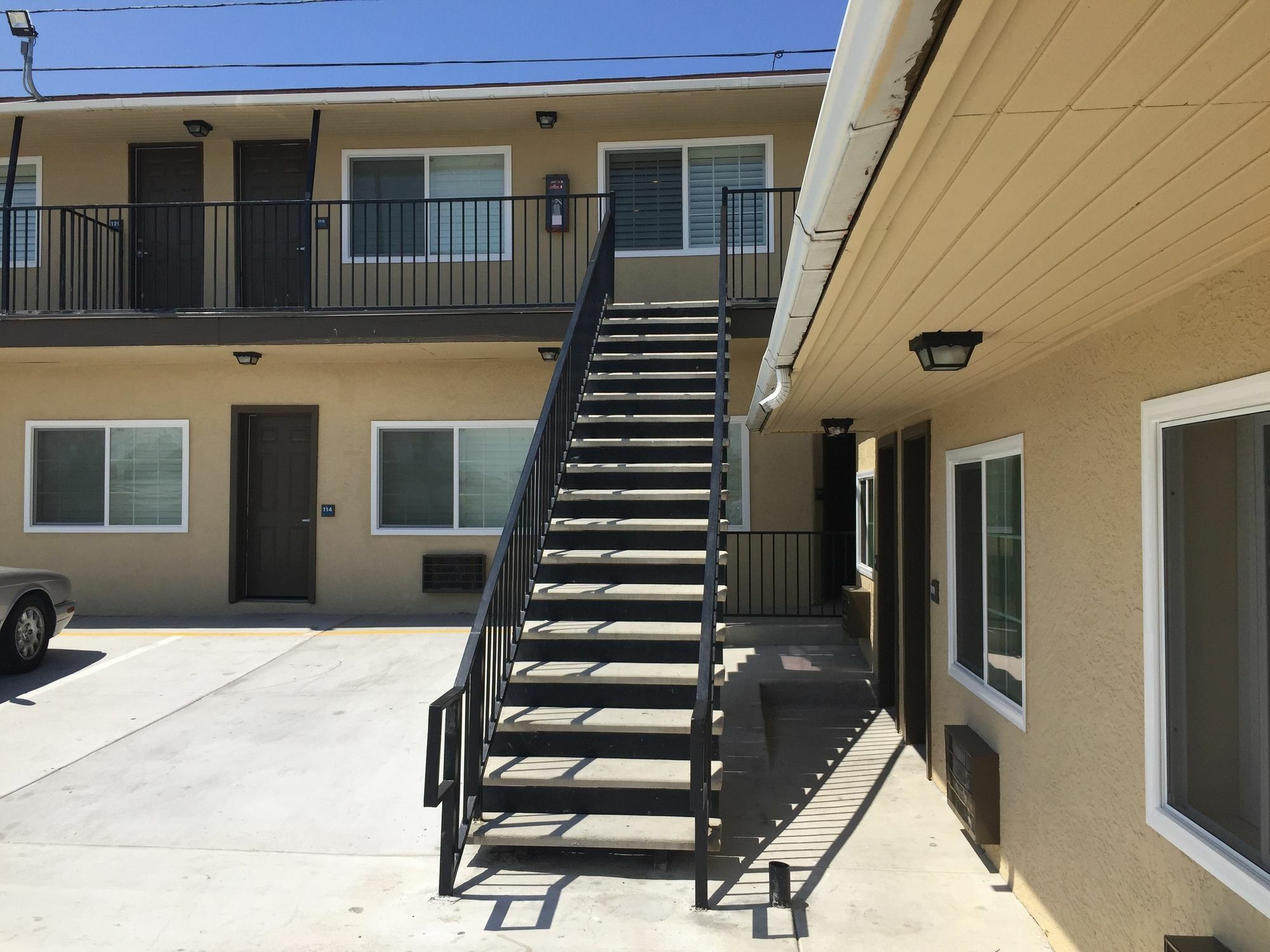 Motel Ace Budget