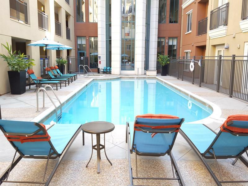 Apartment In Little Italy, Close To Gaslamp & The Convention Center *