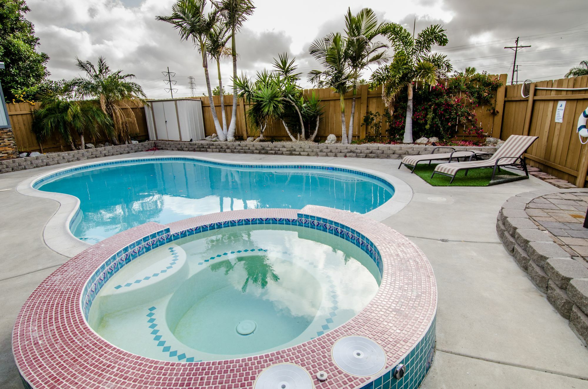 Apartment Poolside