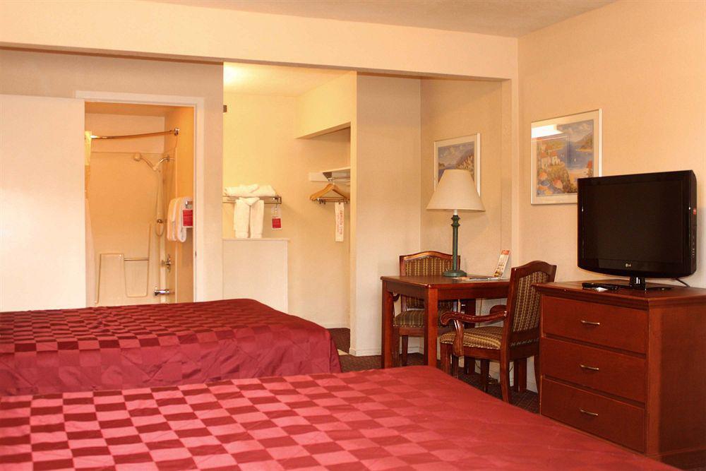 Ramada By Wyndham Near Seaworld / Mission Beach Hotel 2*