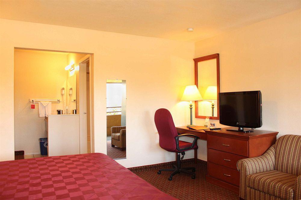 Ramada By Wyndham Near Seaworld / Mission Beach Hotel San Diego