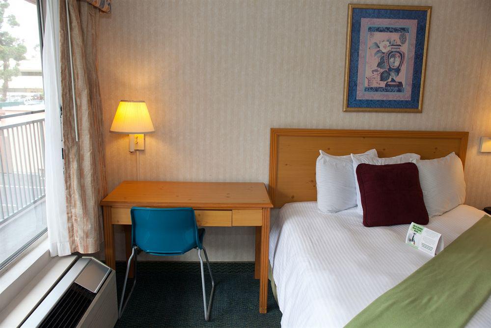 Bay And Motel