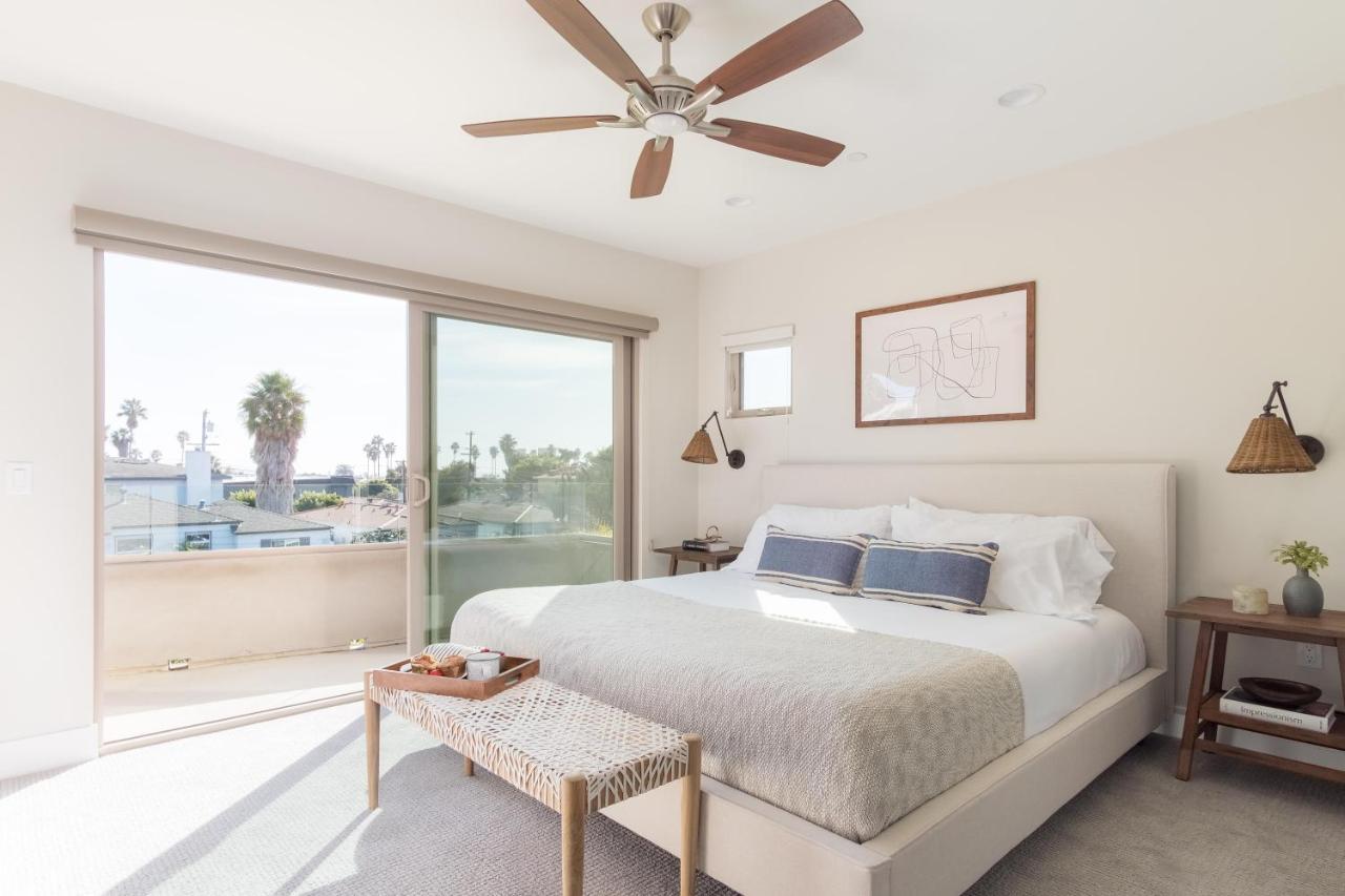 Iris By Avantstay - Modern W/ 3 Patios & Rooftop Views Holiday home *