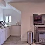 Pet-Friendly San Diego Gem With Patio And Grill
