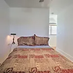 Pet-Friendly San Diego Gem With Patio And Grill