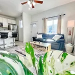 Charming Flat Near The City