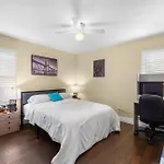 Entire Private 3-Br Ranch-Style With Backyard, Crib, King Bed, And Free Parking