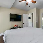 Entire Private 3-Br Ranch-Style With Backyard, Crib, King Bed, And Free Parking