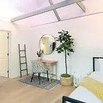 Quaint Studio For 2 In The Heart Of Little Italy