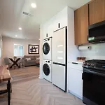 Modern 1 Bedroom Cottage Steps 2Beach