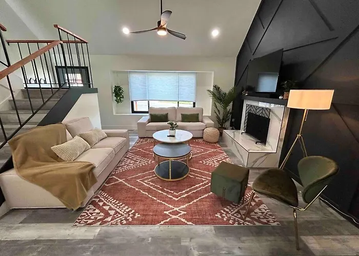 Luxurious Home - Gameroom - Cowboy Pool