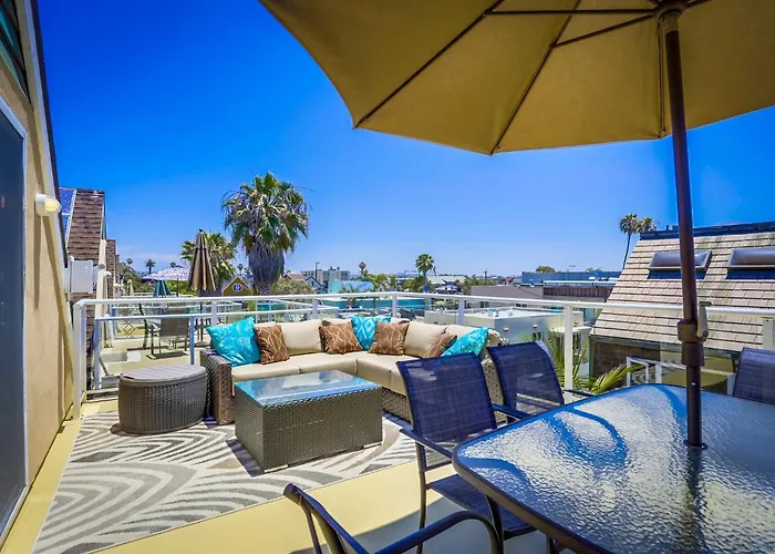B5383 Nautical Beach House 2