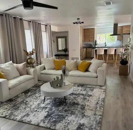 Spacious Beautifully Furnished 5 Bedrooms 3 Full Bath House With Ping Pong And Pool Table And 85 In Tv In Game Room