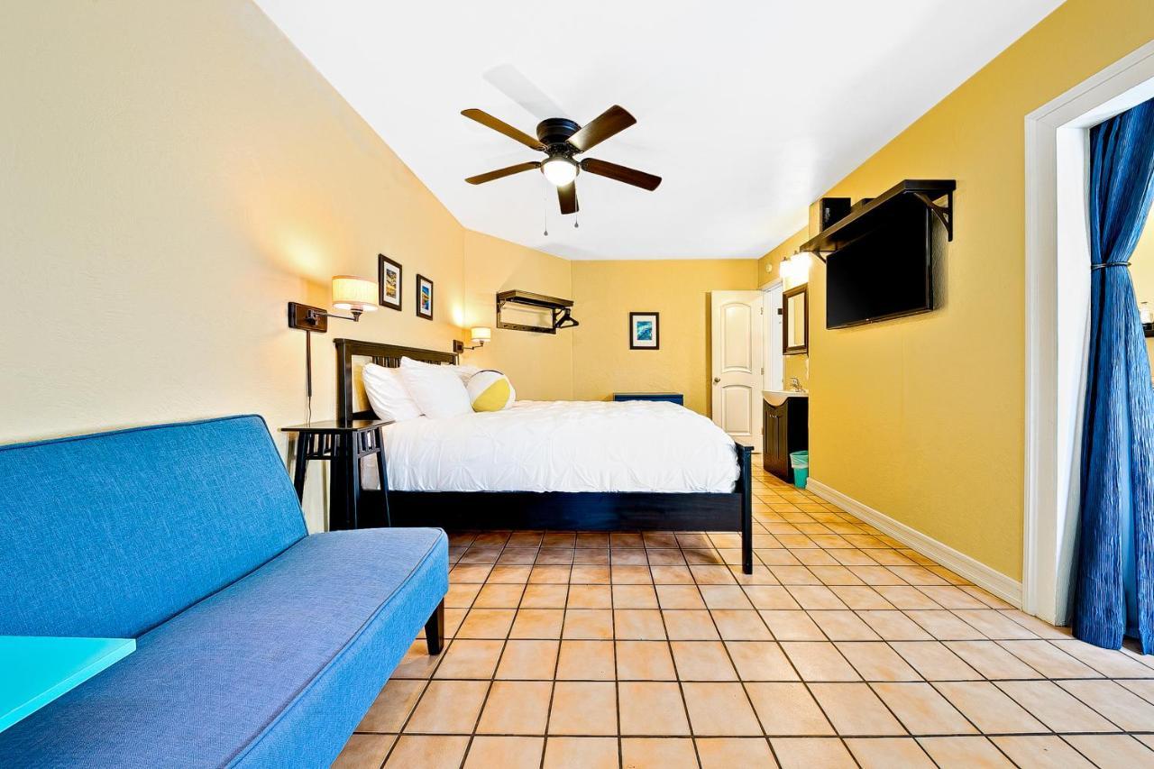 Beachy Bright Studio *