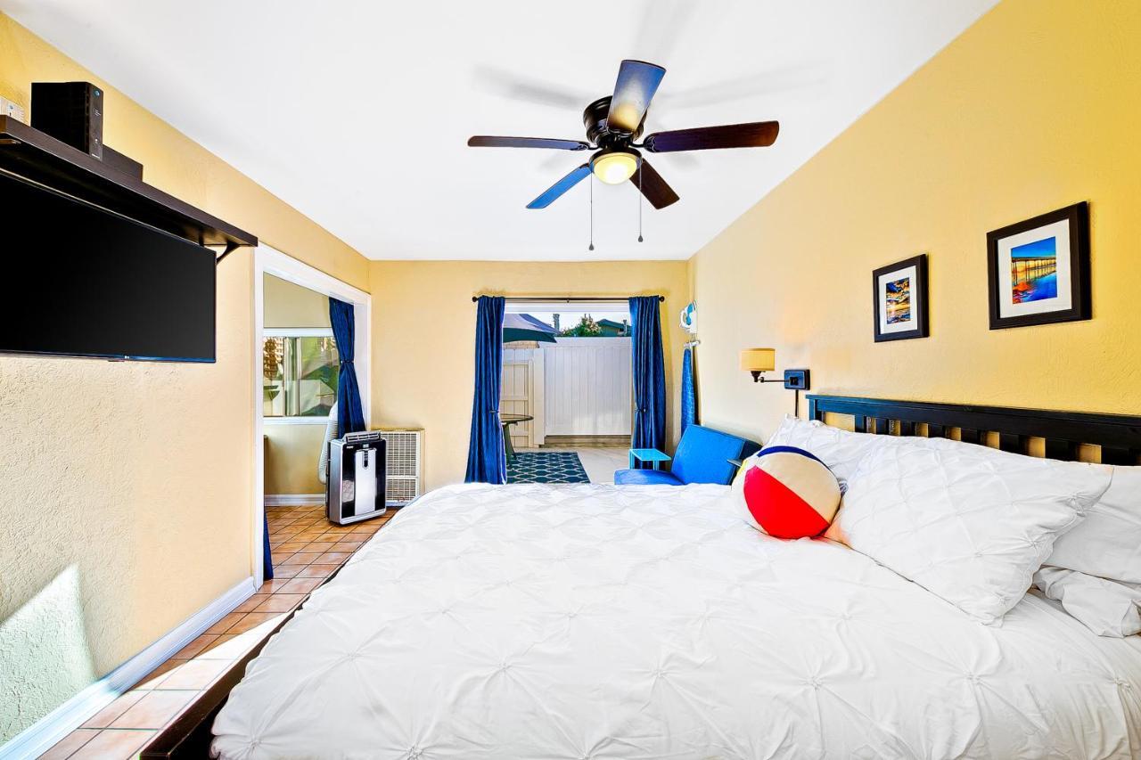 Beachy Bright Studio * San Diego