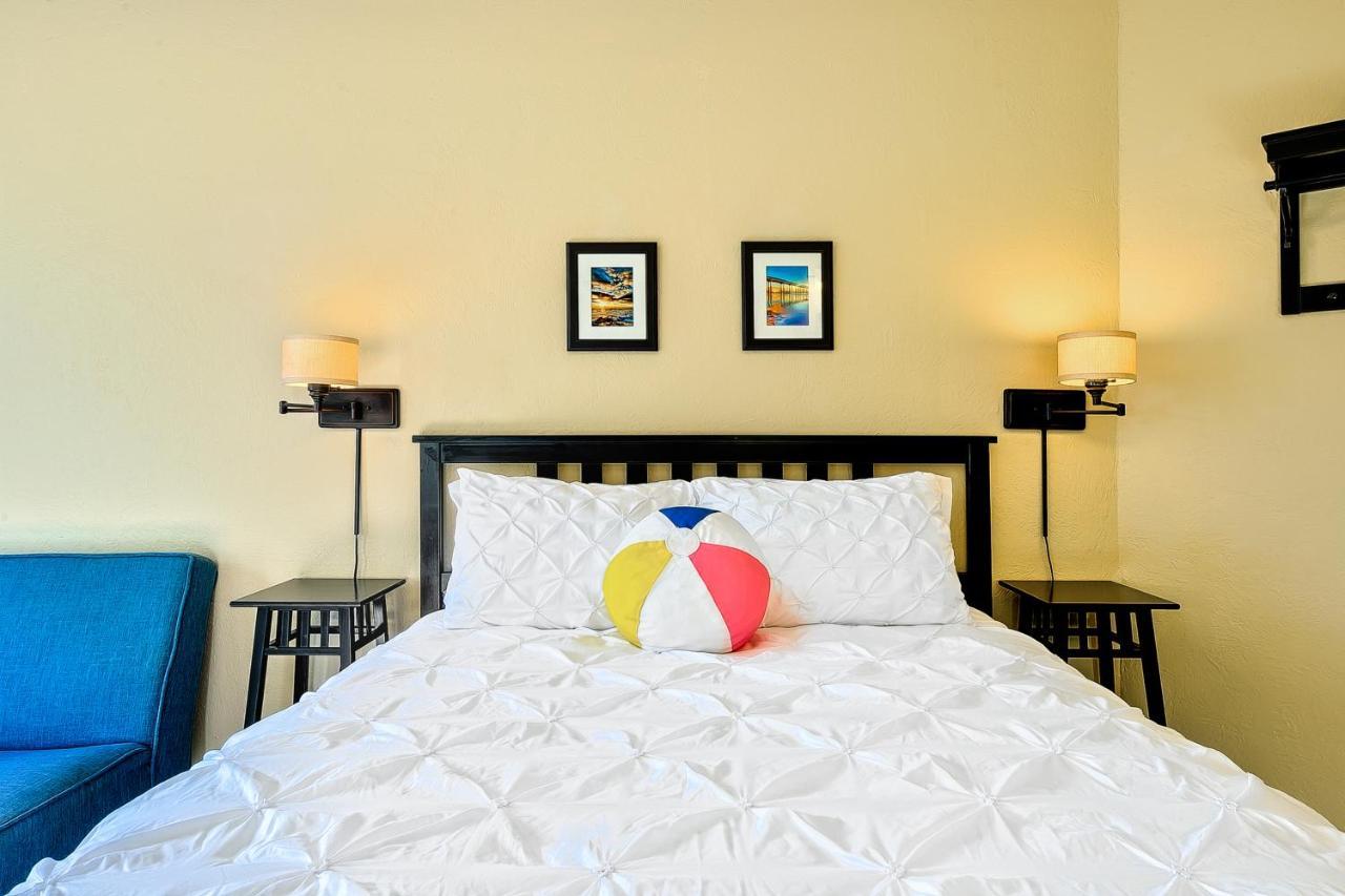 Beachy Bright Studio *