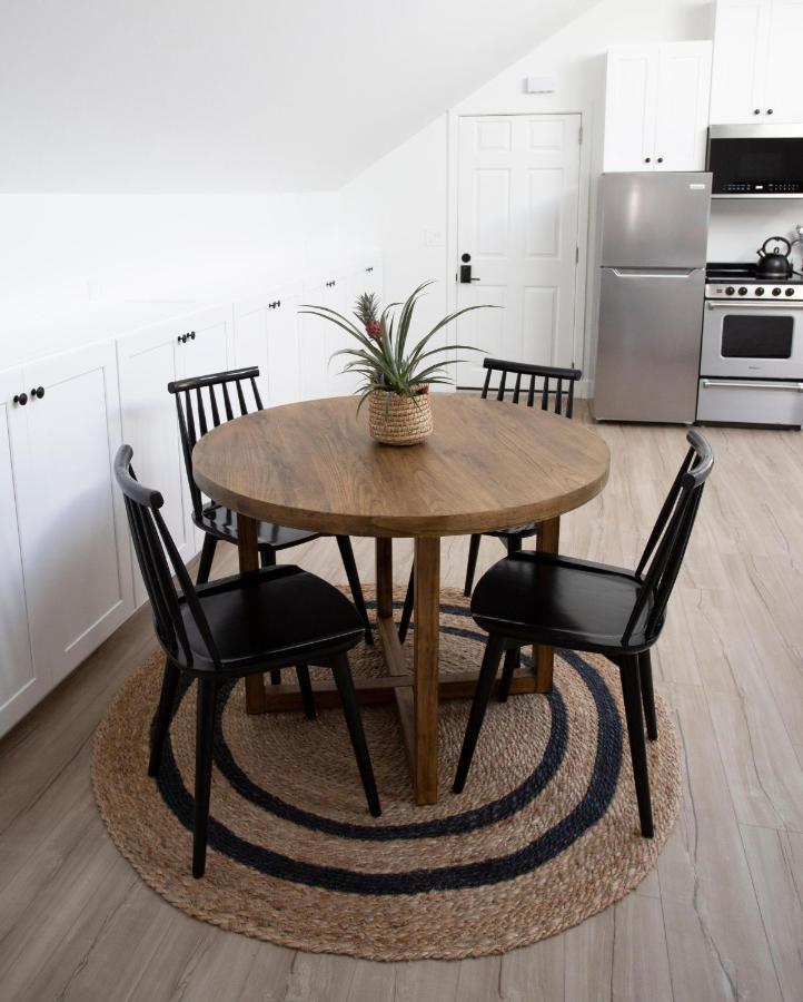 Sophisticated, Beautiful, Modern, King Bed Holiday home San Diego