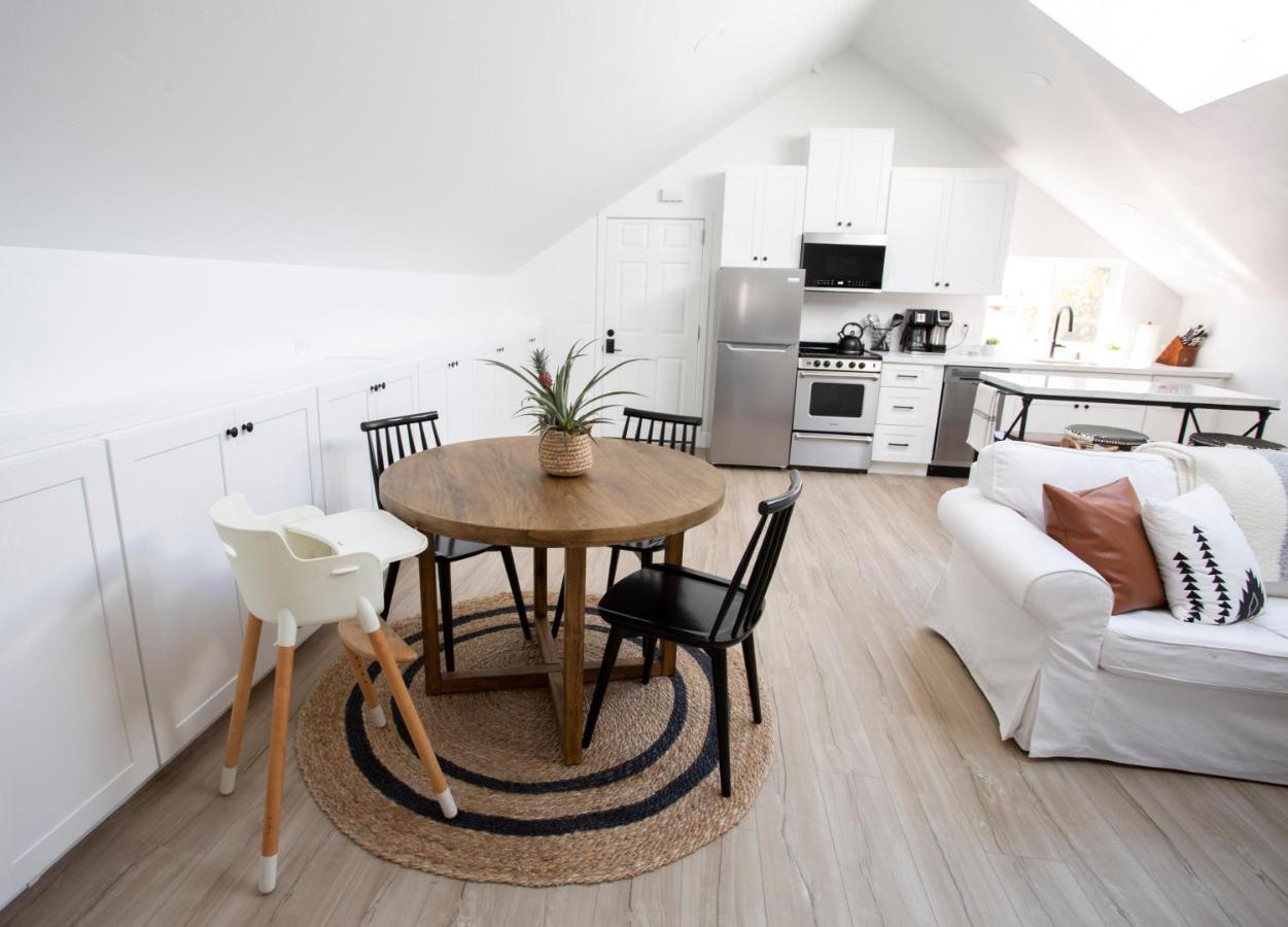 Sophisticated, Beautiful, Modern, King Bed *